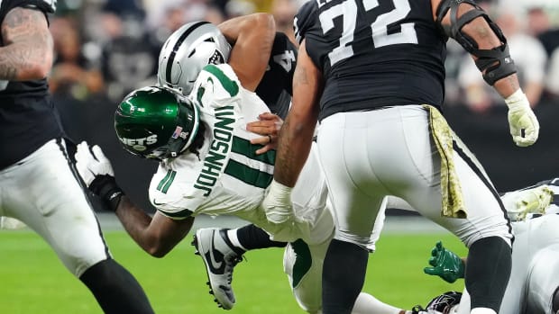 Jets' DE Jermaine Johnson (11) sacks Raiders' QB Aidan O'Connell